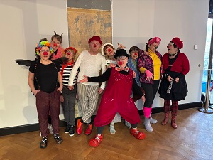 Quand le clown raconte des histoires